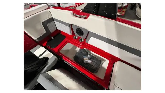 Slide: The Image of Heyday Wake Boats H22 2023 - 18