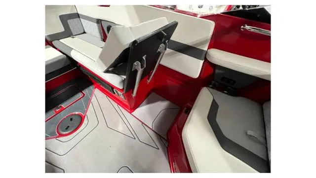 Slide: The Image of Heyday Wake Boats H22 2023 - 19