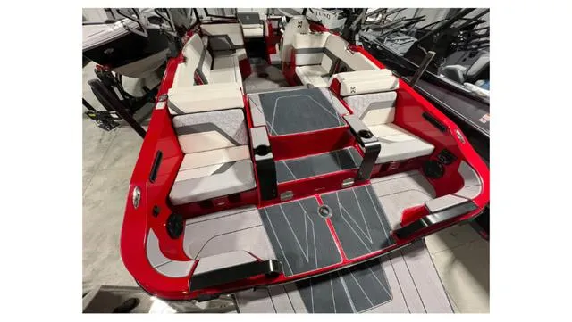 Slide: The Image of Heyday Wake Boats H22 2023 - 7