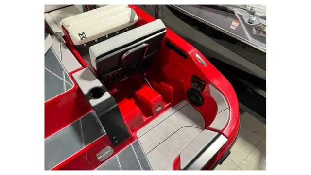 Slide: The Image of Heyday Wake Boats H22 2023 - 8