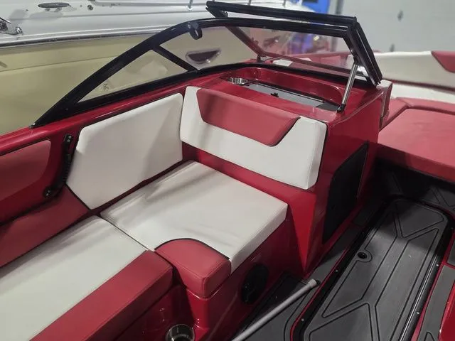 Slide: The Image of Heyday Wake Boats WT-2DC 2023 - 15