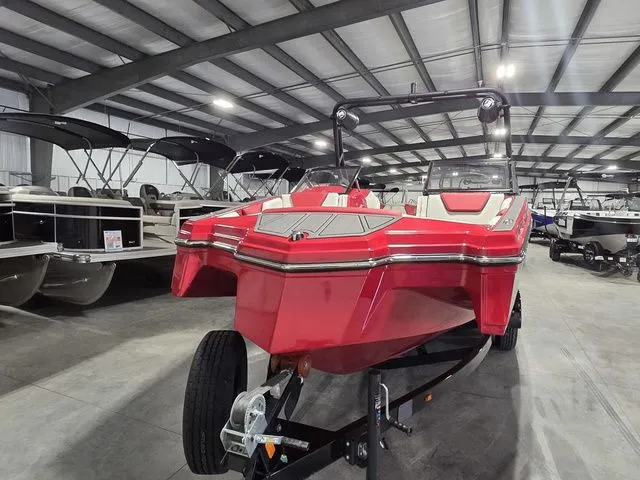 Slide: The Image of Heyday Wake Boats WT-2DC 2023 - 3