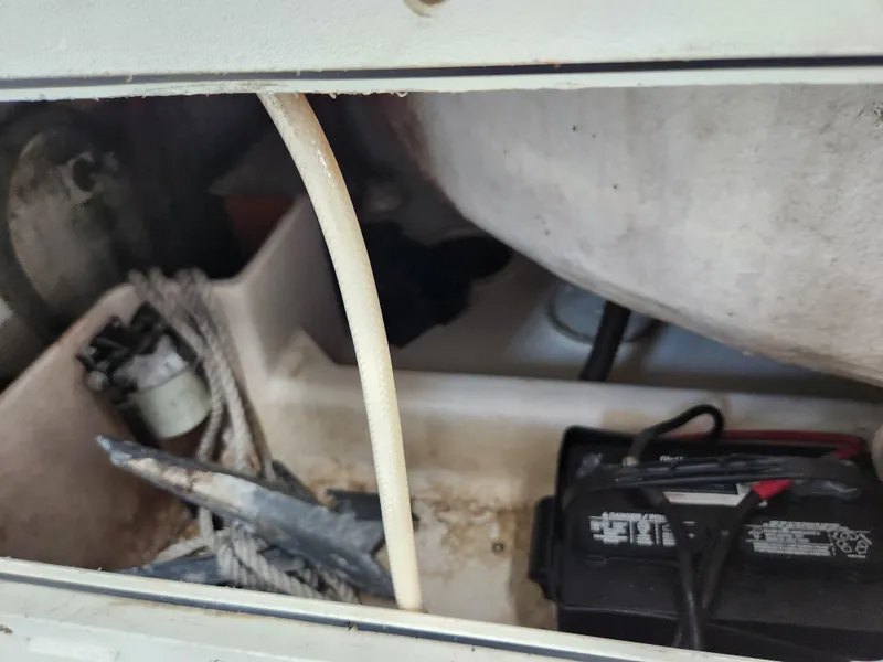 Slide: The Image of Storage compartment of a 2000 World Cat 266 Leisure Cat with battery and anchor. - 25