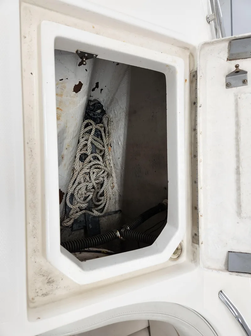 Slide: The Image of Storage compartment with ropes inside a 2000 World Cat 266 Leisure Cat boat. - 27