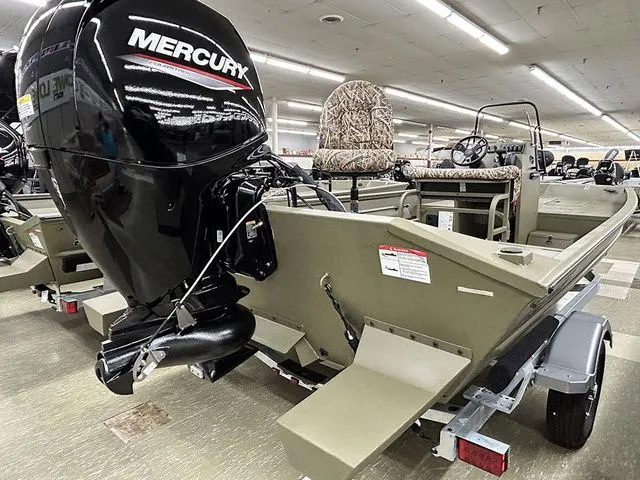 Slide: The Image of Lowe Roughneck RX1870 Pathfinder 2026 - 10