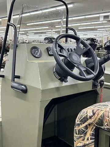 Slide: The Image of Lowe Roughneck RX1870 Pathfinder 2026 - 3