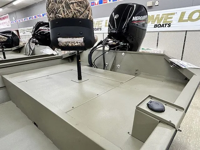 Slide: The Image of Lowe Roughneck RX1870 Pathfinder 2026 - 8