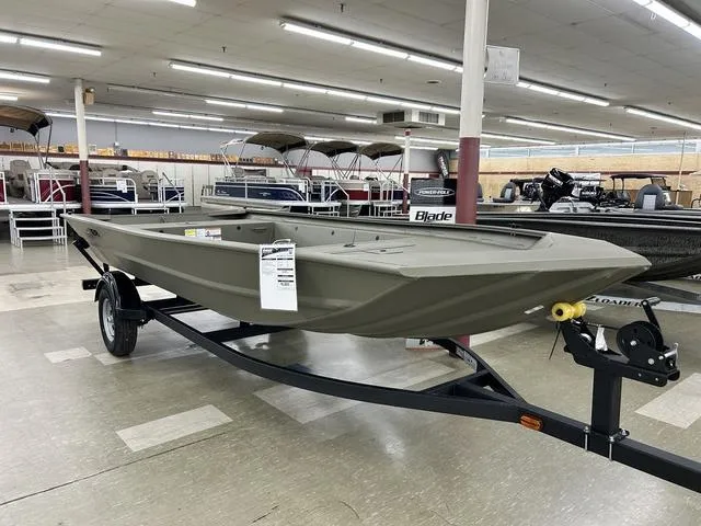 The Image of Tracker Grizzly® 1754 Utility 2026 - 1