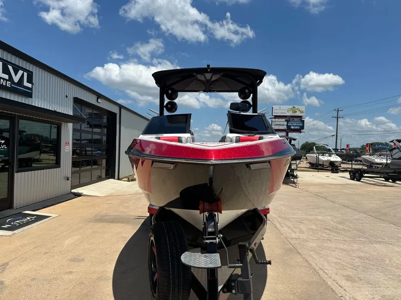 Slide: The Image of Malibu Wakesetter 25 LSV 2022 - 10