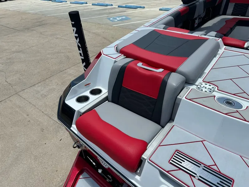 Slide: The Image of Malibu Wakesetter 25 LSV 2022 - 16