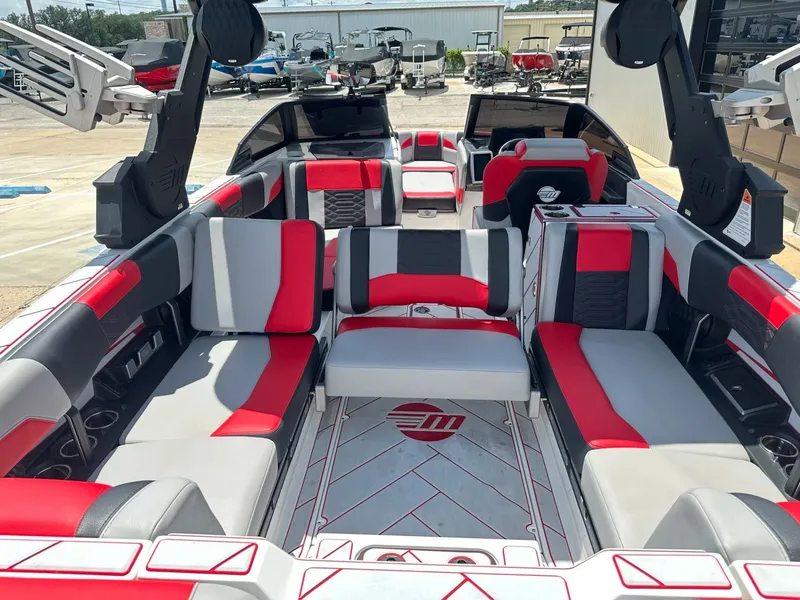 Slide: The Image of Malibu Wakesetter 25 LSV 2022 - 20
