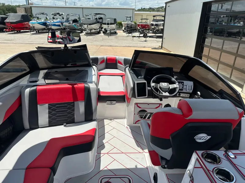 Slide: The Image of Malibu Wakesetter 25 LSV 2022 - 21