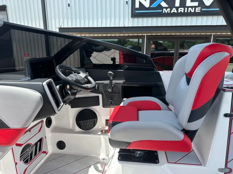 Slide: The Image of Malibu Wakesetter 25 LSV 2022 - 22