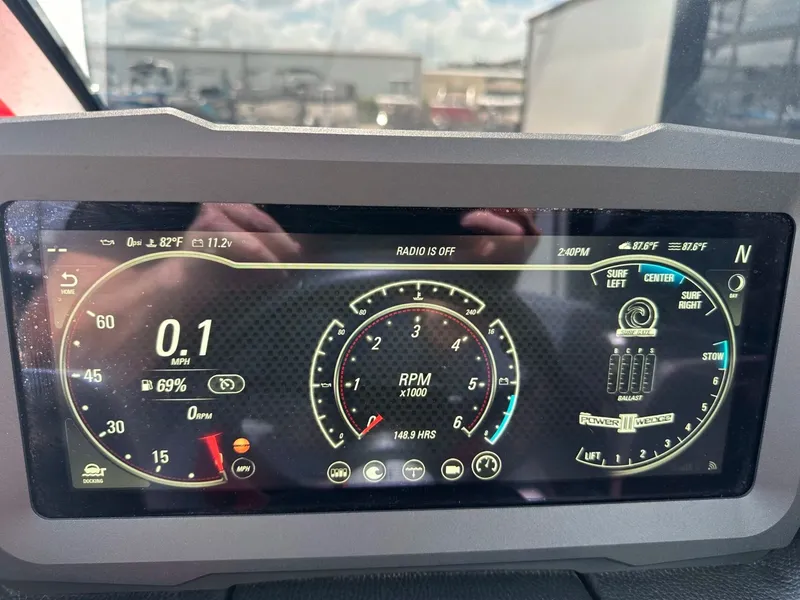 Slide: The Image of Malibu Wakesetter 25 LSV 2022 - 25