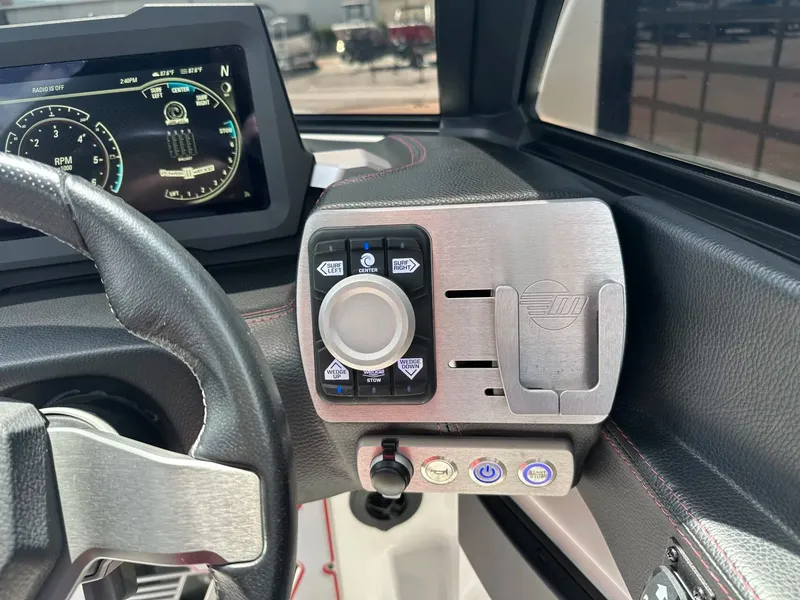 Slide: The Image of Malibu Wakesetter 25 LSV 2022 - 26