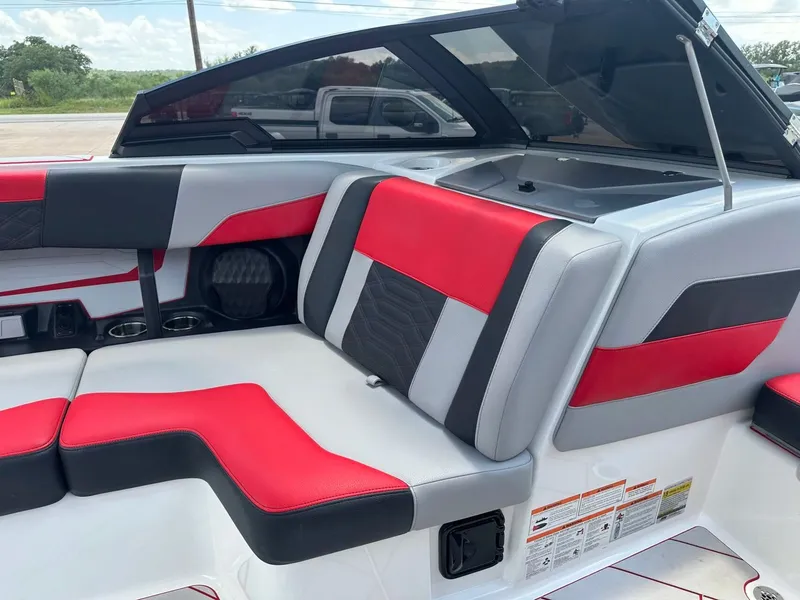 Slide: The Image of Malibu Wakesetter 25 LSV 2022 - 28