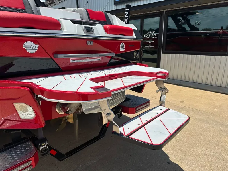Slide: The Image of Malibu Wakesetter 25 LSV 2022 - 4