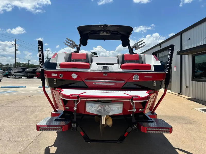 Slide: The Image of Malibu Wakesetter 25 LSV 2022 - 5