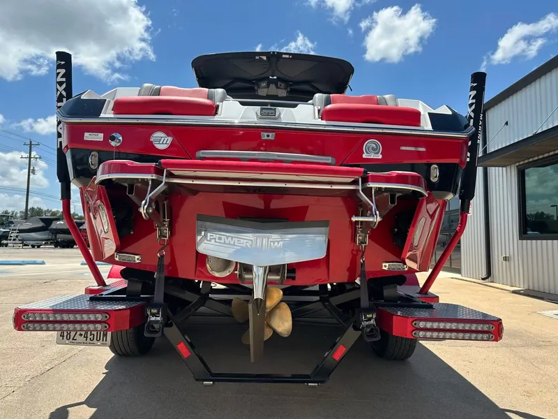 Slide: The Image of Malibu Wakesetter 25 LSV 2022 - 6