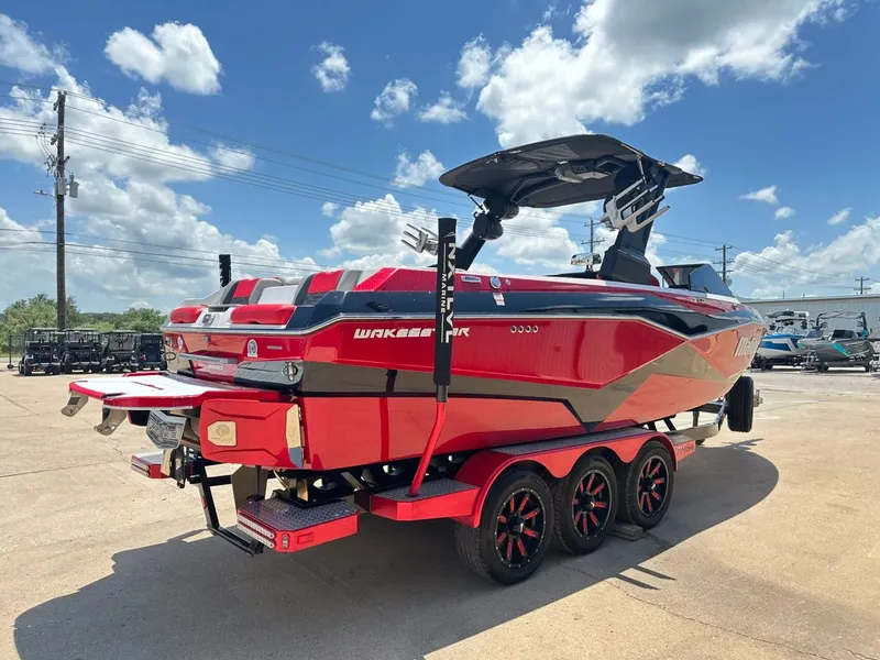 Slide: The Image of Malibu Wakesetter 25 LSV 2022 - 7