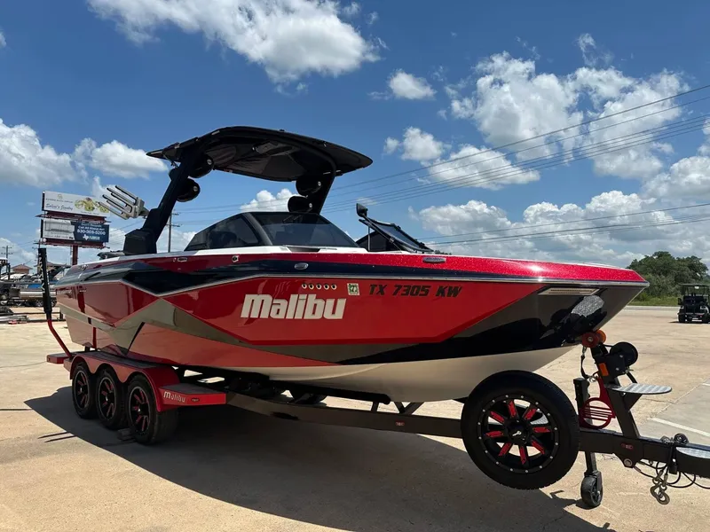 Slide: The Image of Malibu Wakesetter 25 LSV 2022 - 9