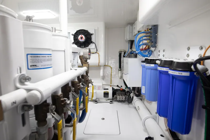 Slide: The Image of Viking 48 Sport Tower 2021 - 26