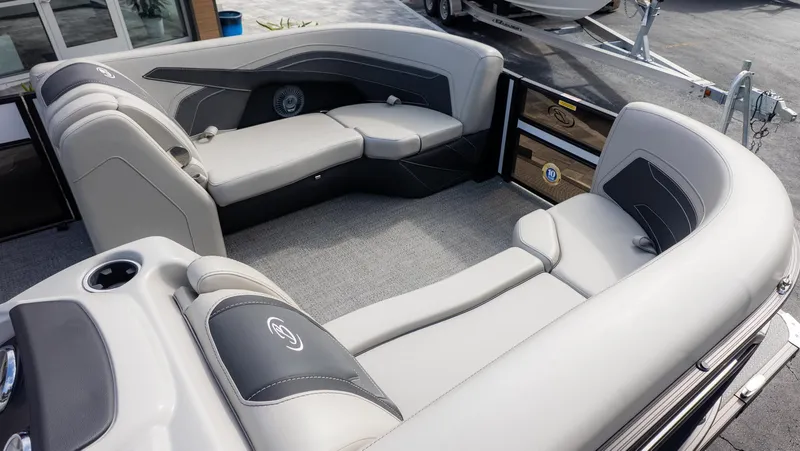 Slide: The Image of Barletta Cabrio 22U 2026 - 15