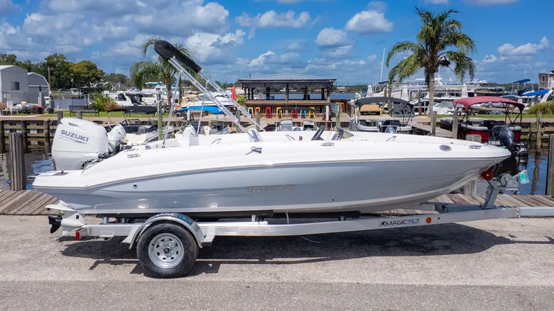 The Image of Stingray 182 SC 2026 - 1