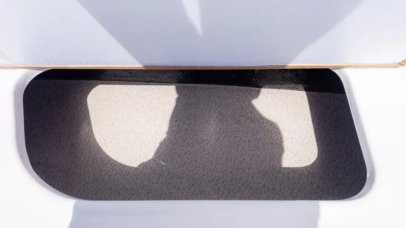 Slide: The Image of Stingray 182 SC 2026 - 12