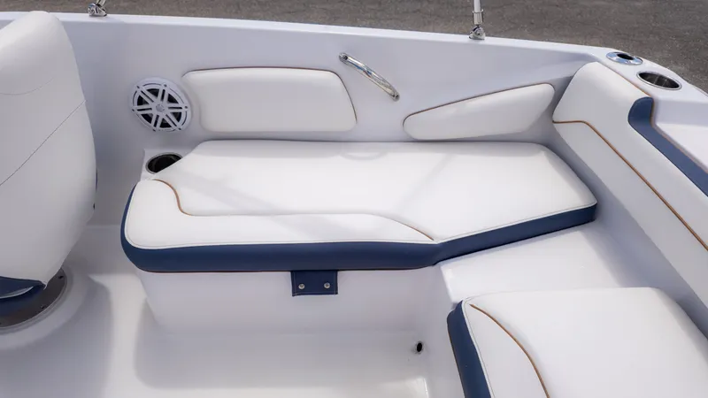 Slide: The Image of Stingray 182 SC 2026 - 6