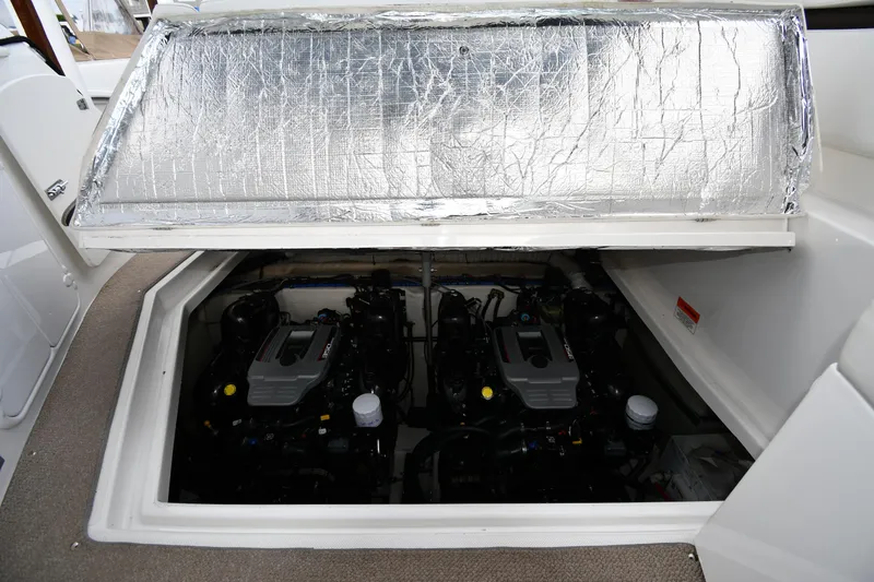 Slide: The Image of Rinker 310 Express Cruiser 2014 - 62