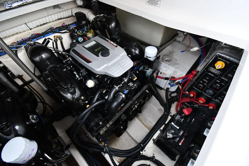 Slide: The Image of Rinker 310 Express Cruiser 2014 - 64