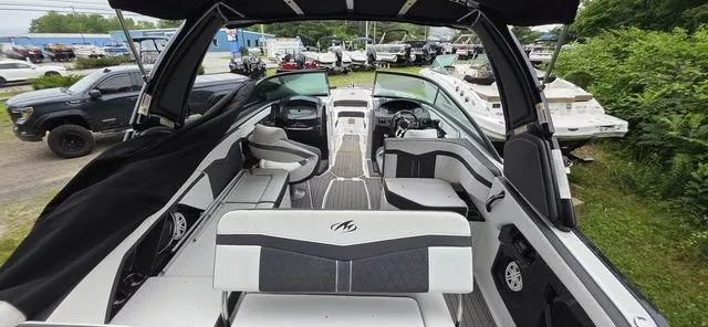 Slide: The Image of Monterey 258SS 2020 - 14