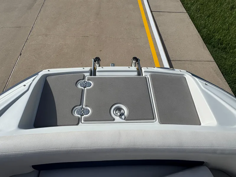 Slide: The Image of Crownline Boats Eclipse E4 2014 - 18