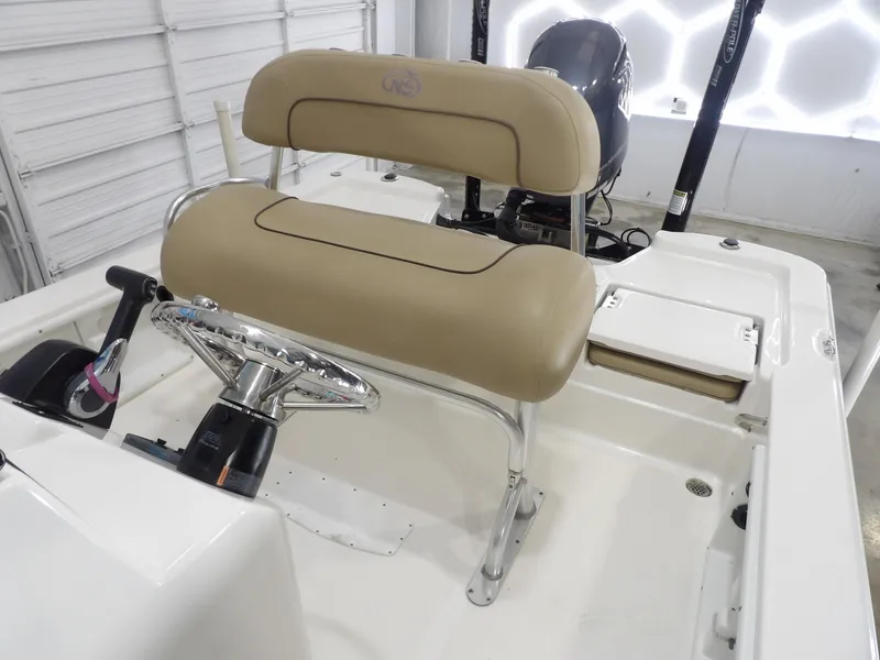 Slide: The Image of NauticStar 215XTS 2020 - 16