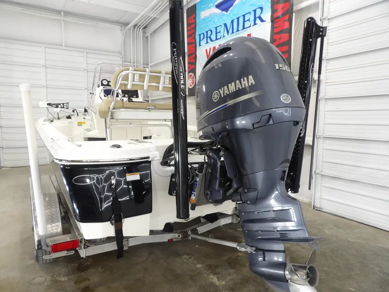 Slide: The Image of NauticStar 215XTS 2020 - 6