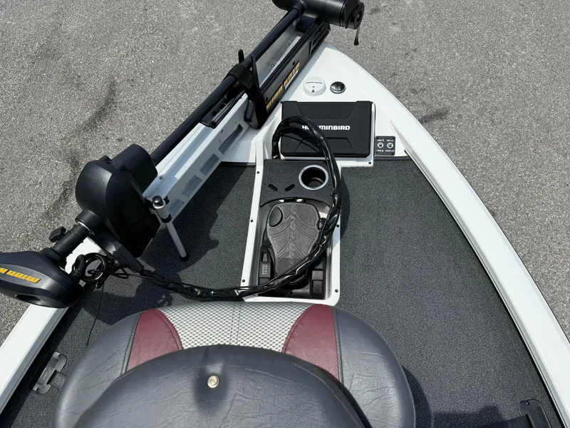 Slide: The Image of 2018 Vexus AVX 1980 boat deck with Minn Kota trolling motor and Humminbird electronics. - 5