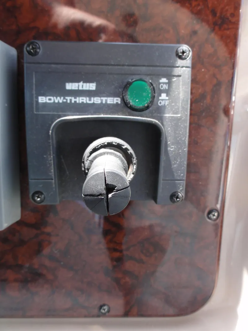 Slide: The Image of Vetus bow thruster control on 2003 Sea Ray 380 Sundancer yacht dashboard. - 15