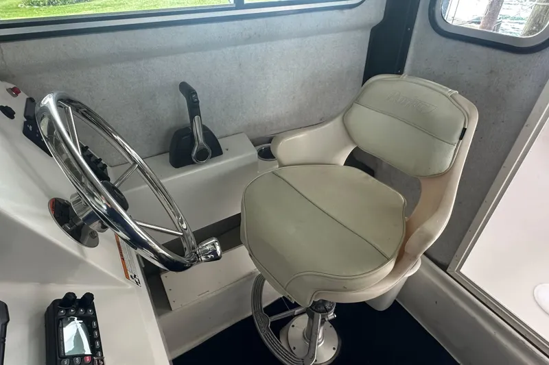 Slide: The Image of Steering area of 2016 Parker 2320 SL Sport Cabin with captain's chair and controls. - 18