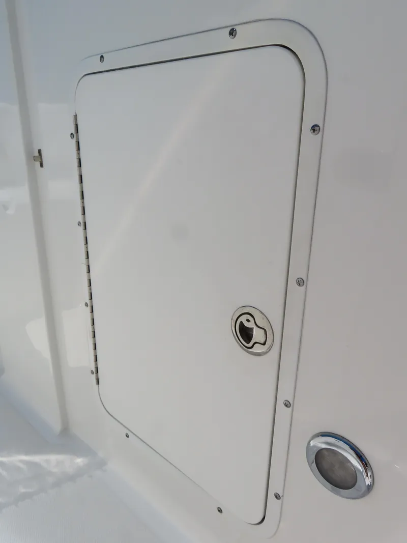 Slide: The Image of Access hatch on 2013 Sea Hunt Escape 211 LE boat. - 16