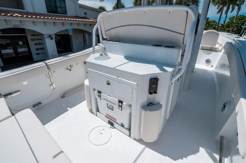 Slide: The Image of Sea Hunt Ultra 265 SE 2026 - 13