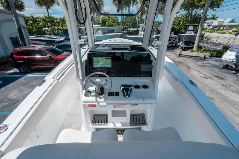 Slide: The Image of Sea Hunt Ultra 265 SE 2026 - 17