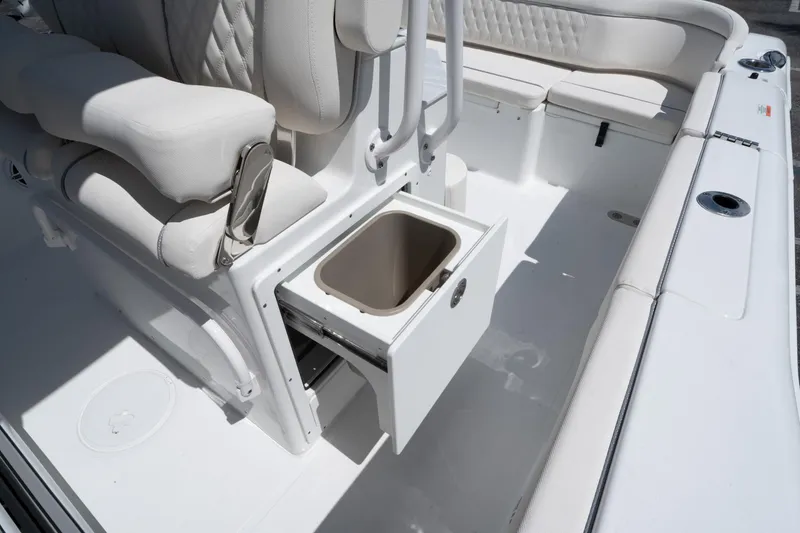 Slide: The Image of Sea Hunt Ultra 265 SE 2026 - 15