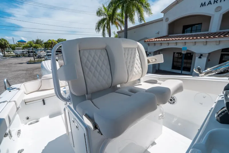 Slide: The Image of Sea Hunt Ultra 265 SE 2026 - 20