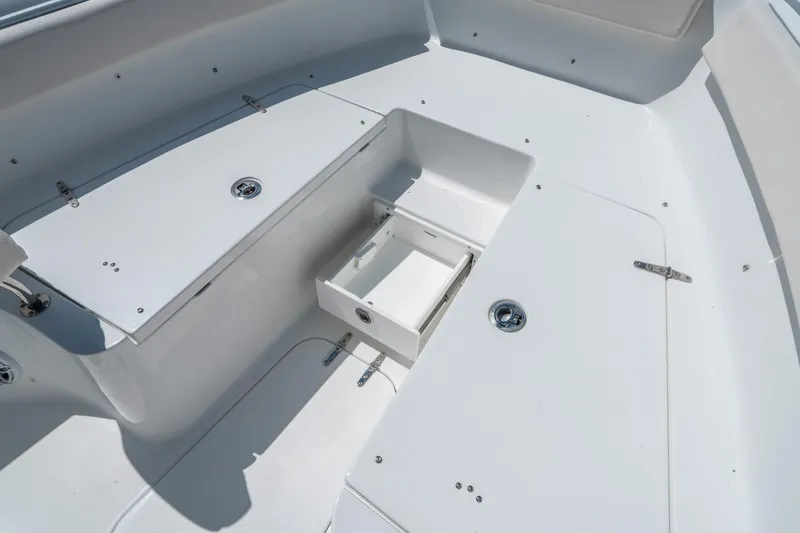 Slide: The Image of Sea Hunt Ultra 265 SE 2026 - 25