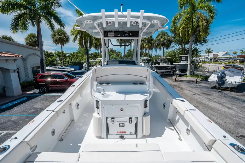 Slide: The Image of Sea Hunt Ultra 265 SE 2026 - 9