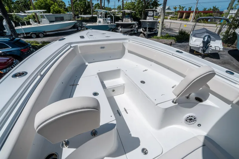 Slide: The Image of Sea Hunt Ultra 265 SE 2026 - 23