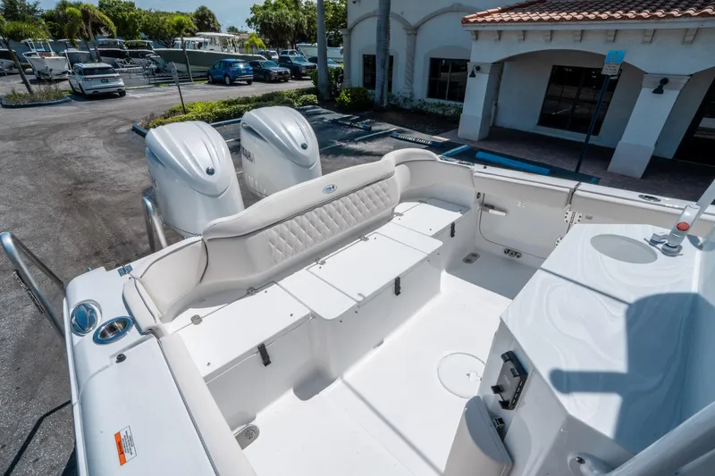 Slide: The Image of Sea Hunt Ultra 265 SE 2026 - 11