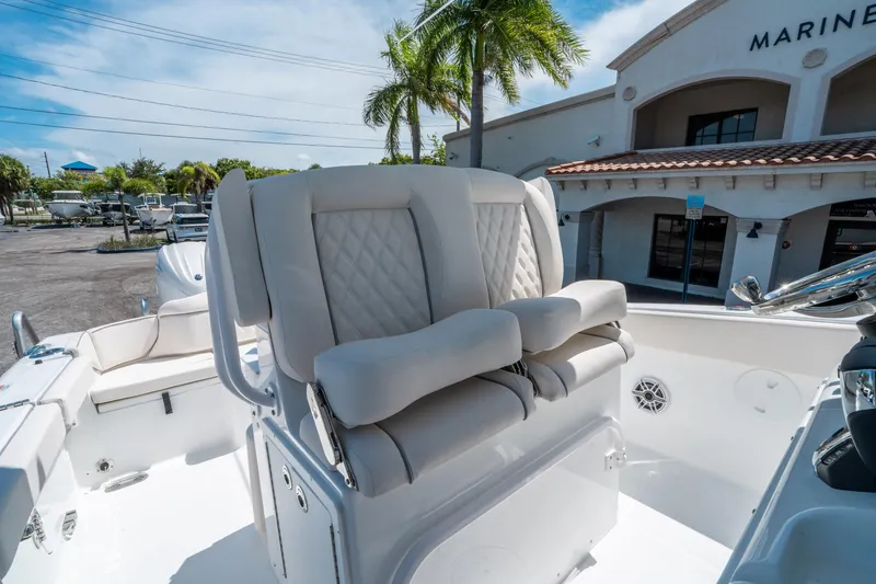 Slide: The Image of Sea Hunt Ultra 265 SE 2026 - 19