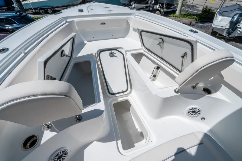 Slide: The Image of Sea Hunt Ultra 265 SE 2026 - 24